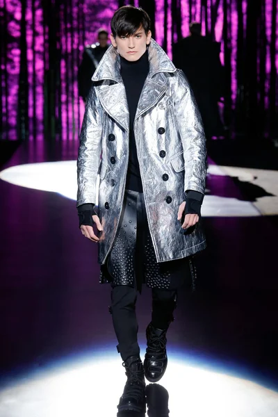 Look 18